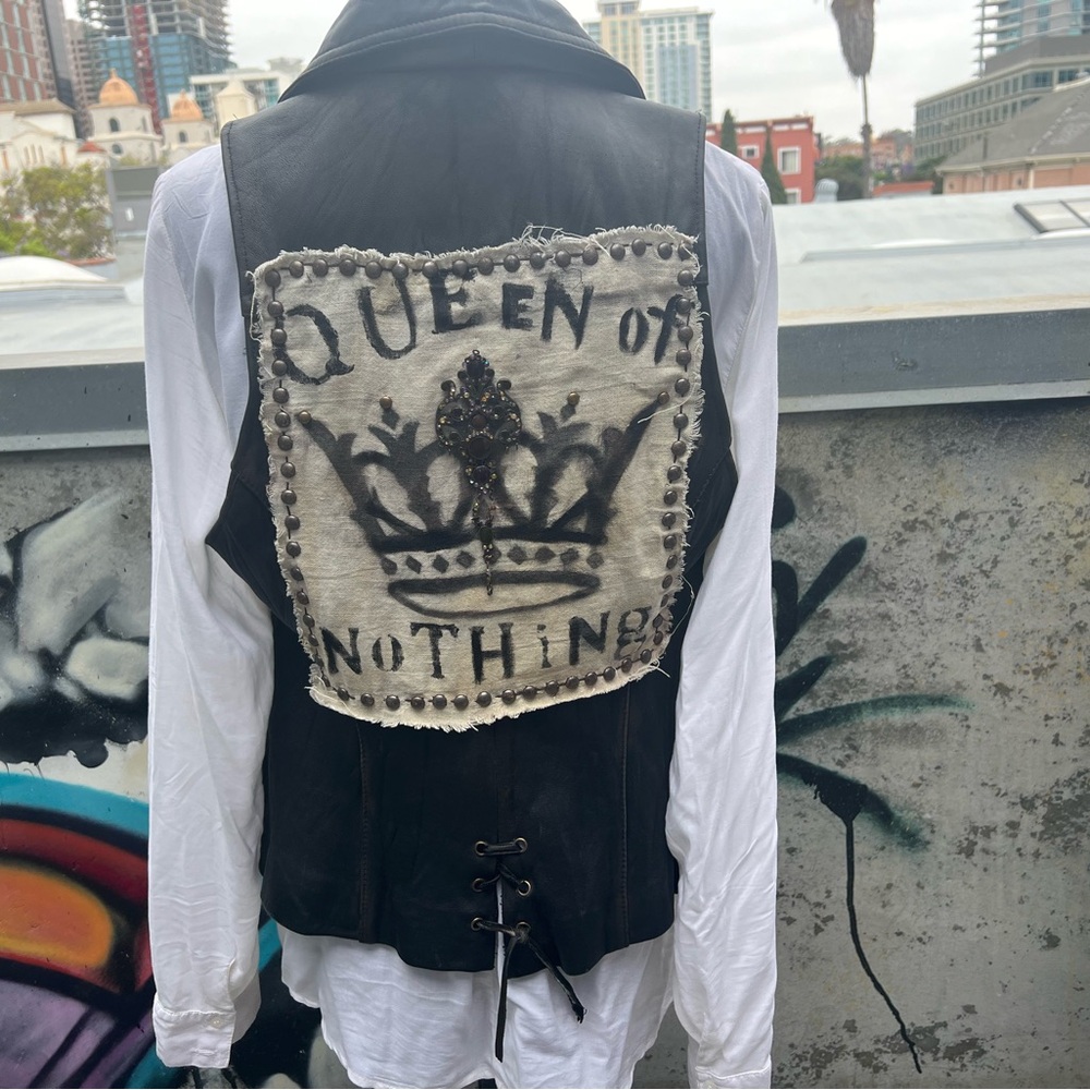 QUEEN of NOTHING Leather Battle Vest Fantasy Paranormal Holly Black - Picture 5 of 16